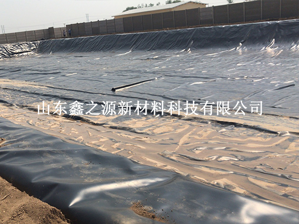 沼氣池建設(shè)：為何選擇黑色HDPE土工膜？
